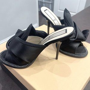 N 21 - Woman's Black Heels -